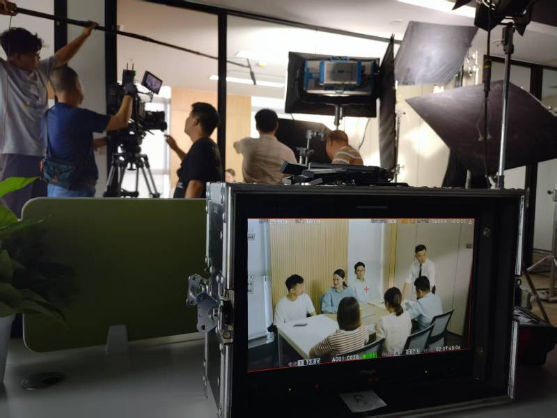 尚义县TVC拍摄公司：科技产品视觉化大师，诠释未来感与功能美学